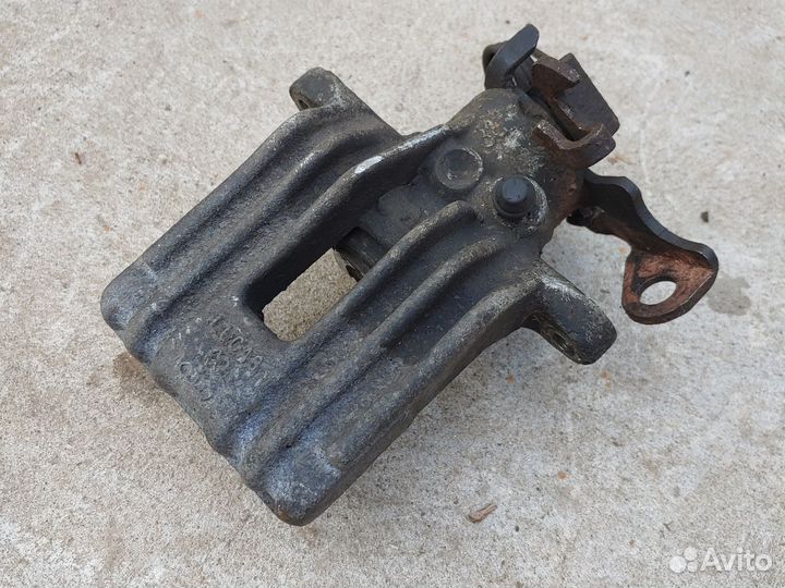 Задний правый суппорт vw passat b5