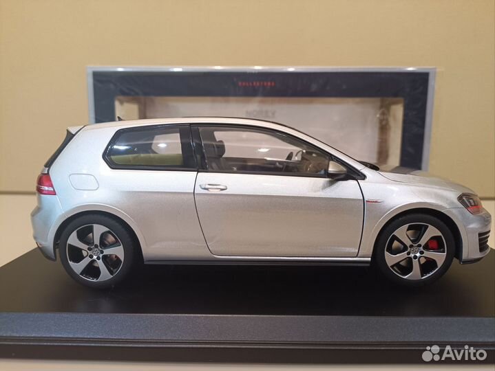 Volkswagen Golf VII GTI (12-17г) Серебро 1:18