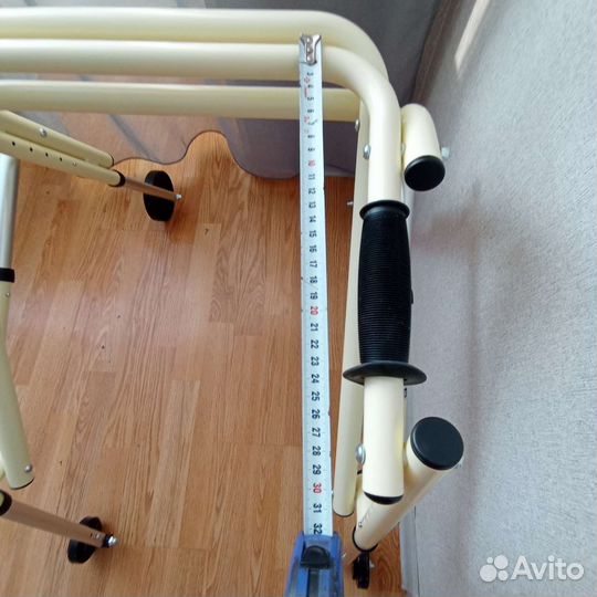 Ходунки для инвалидов на колесах