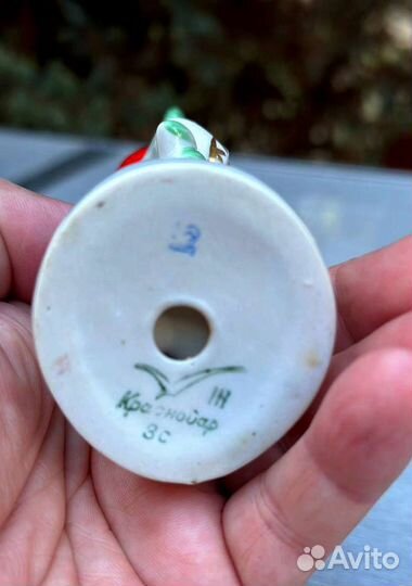 Фарфоровая статуэтка