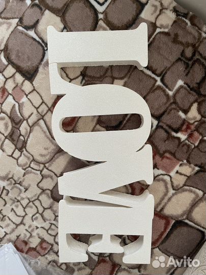 Надпись love на свадьбу как декор