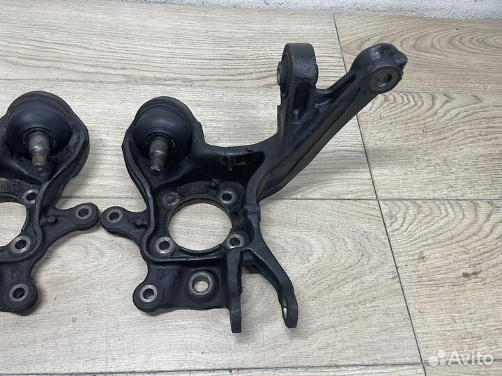 Кулаки задние пара Toyota Avensis 250