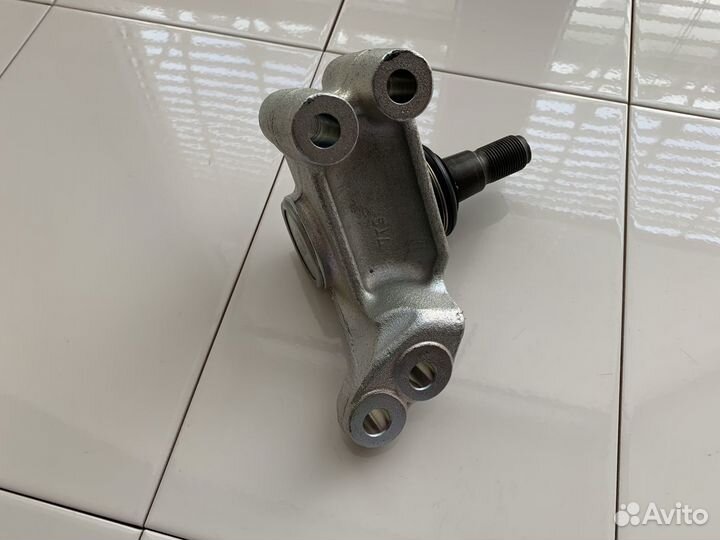 Маятник рулевой левый Isuzu Elf NHB5SF NHB5WF