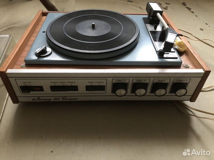 Проигрыватель пластинок СССР «Аккорд 201 стерео»