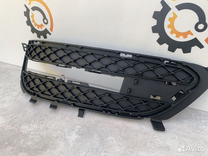 Решетка переднего бампера Mercedes W212 A212885172