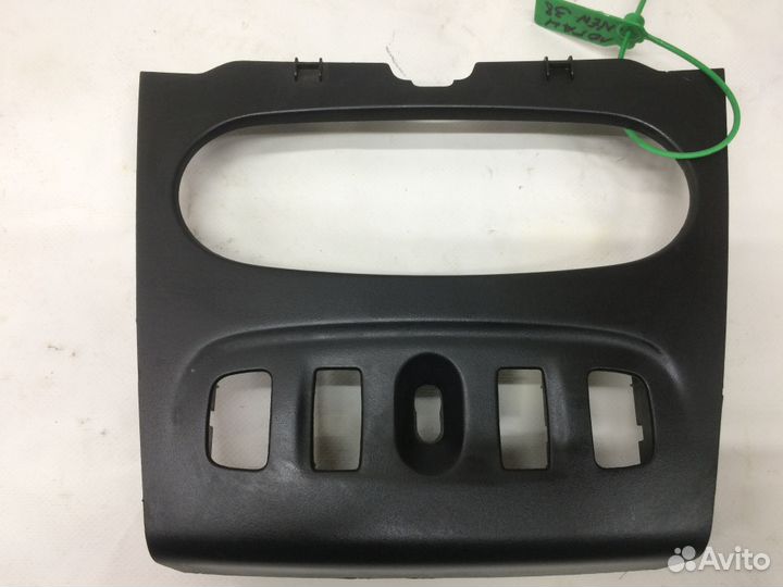 Логан new накладка центральной консоли магнитолы