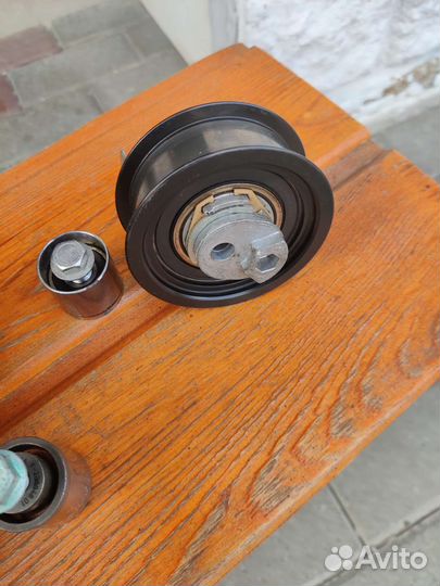 Комплект роликов натяжителей VW passat B6 FSI 2.0