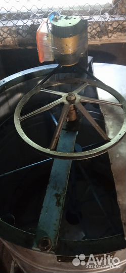 Продаю пчелосемьи и медогонки