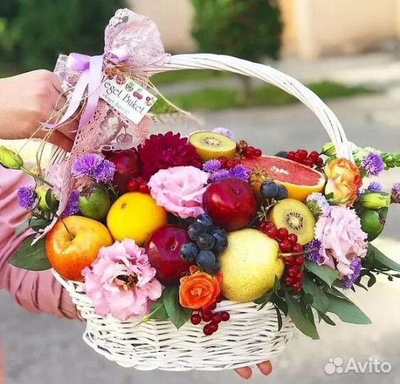 Корзина с фруктами