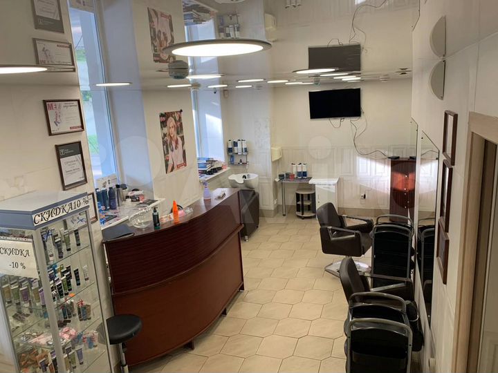 Действующий салон-парикмахерская на 3 места 50 м²