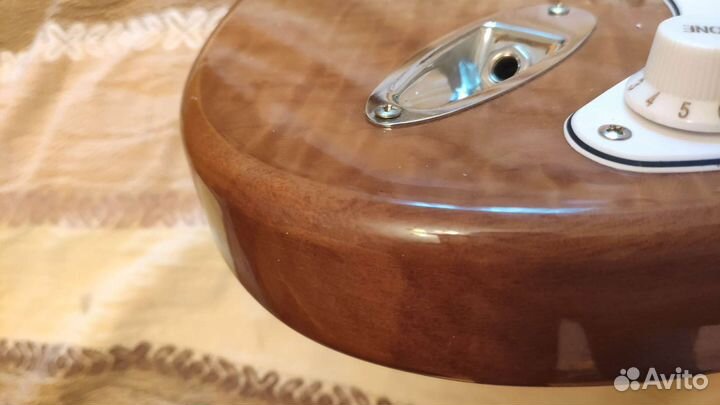 Реплика Fender Stratocaster махагон/клен б/у
