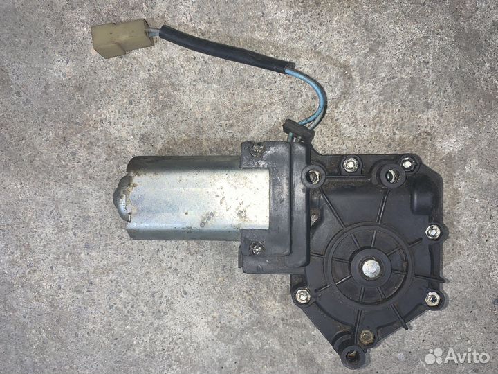 Моторчик стеклоподъемника правый ваз 2110