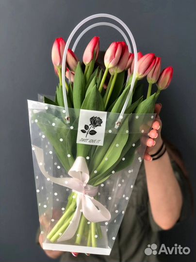 Сумочки с яркими тюльпанами 15 штук. Букеты
