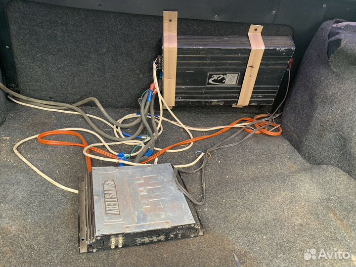 Двухканальный автомобильный усилитель