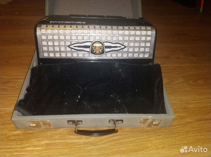 Продам аккордион Royal Standart Capella 3/4