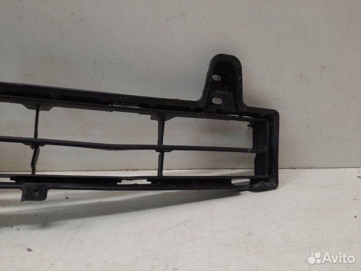 Решетка бампера передняя правая Toyota Land