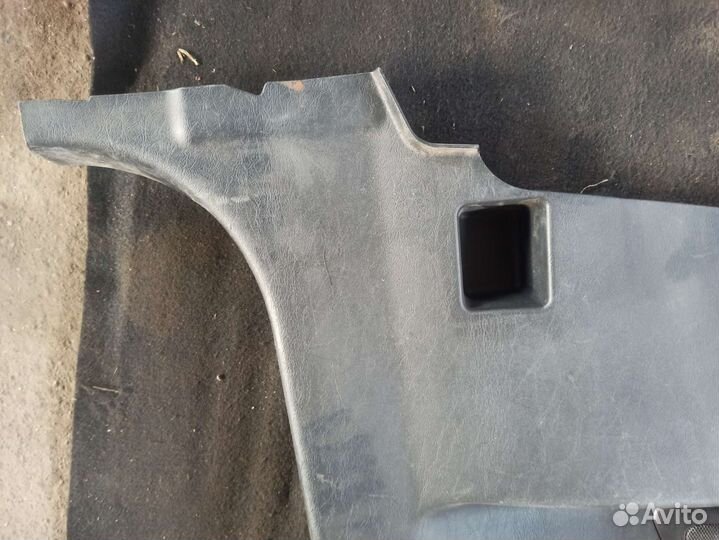 Обшивка салона задняя левая Hyundai Tiburon Coupe