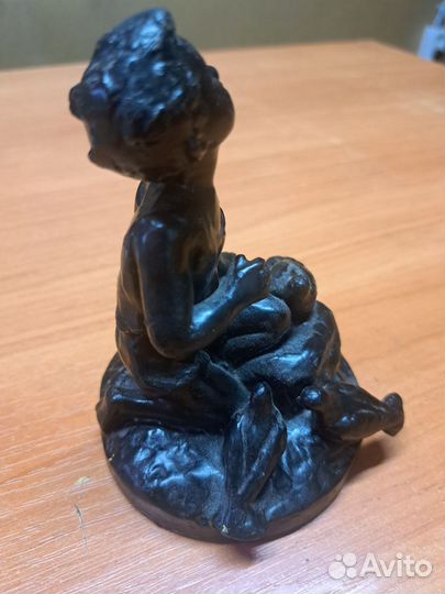 Мальчик и птицы чугун