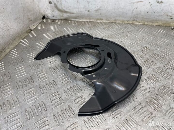 Щит опорный передний правый Toyota Corolla E12