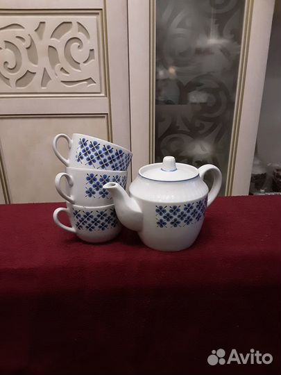 Новый набор чайник и 3 чашки. Вербилки