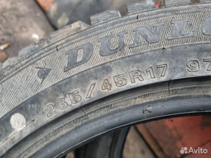 Dunlop SP Winter Ice02 235/45 R17