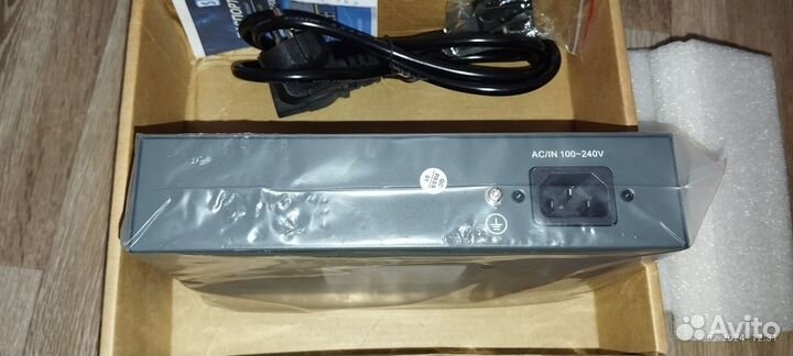 ST-4810M-POE Коммутатор 8 портов