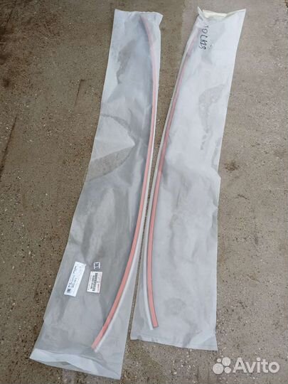 Toyota Camry V70 молдинг лобового стекла