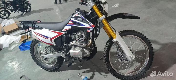 Мотоцикл эндуро 250 кубов