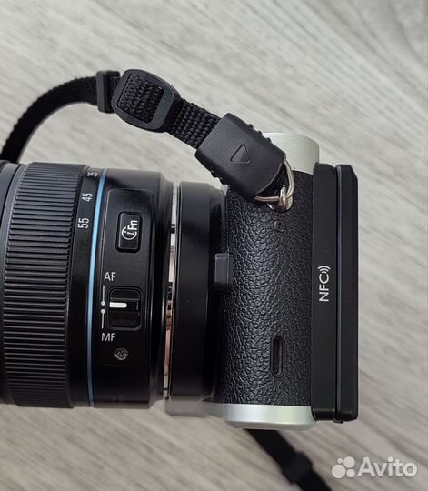 Компактный фотоаппарат Samsung NX300