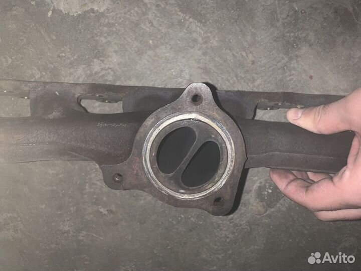 Выпускной коллектор volvo T6 3.0 2011 года