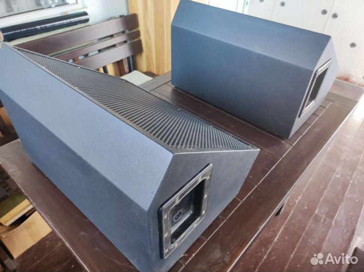 Мониторы- сателиты сцены 2 шт 500 ват Beyma