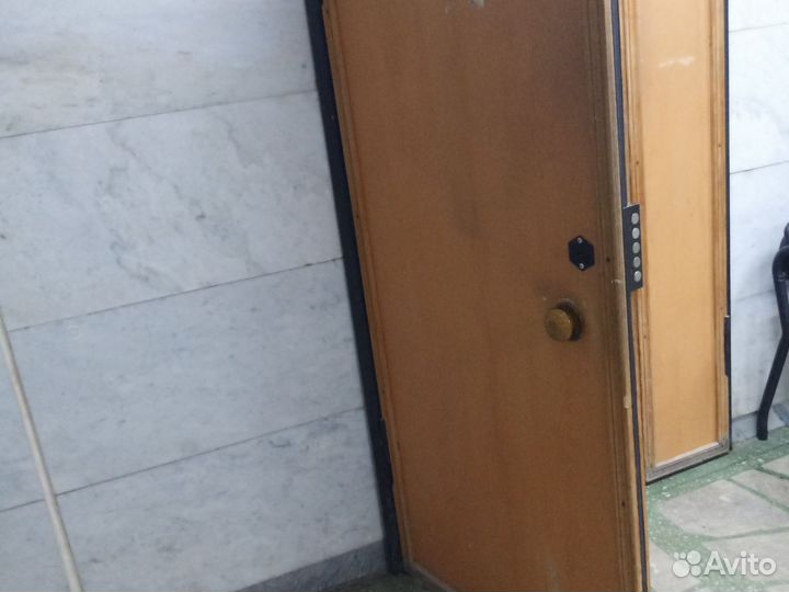 Металлическая дверь бу