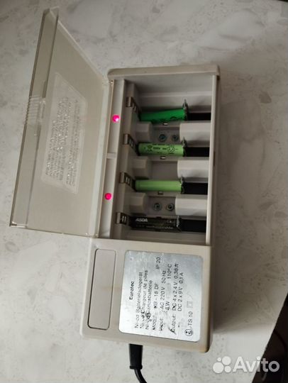 Универсальное зарядное устройство