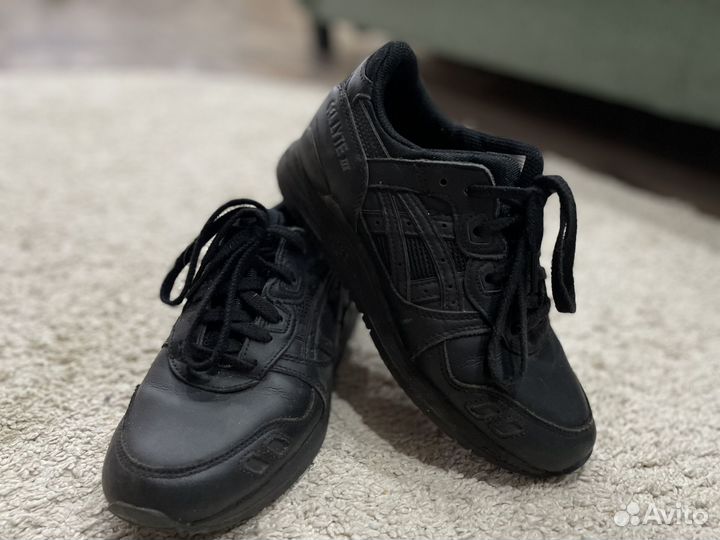 Кроссовки женские asics