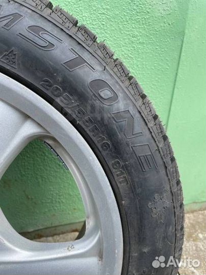 Продам комплект резины на литье 205/55/16
