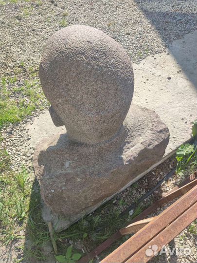 Гранитный бюст Ленина