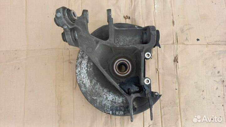 Кулак задний левый Land Rover Range Rover Vogue 4