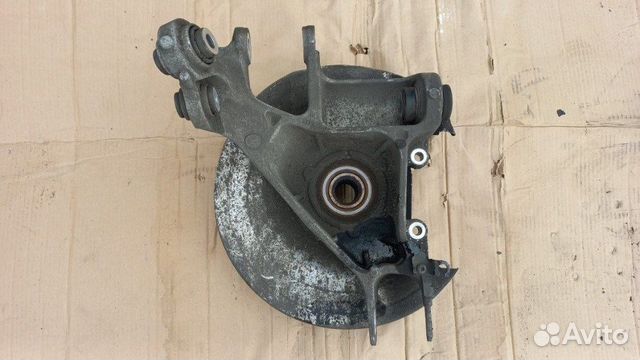 Кулак задний левый Land Rover Range Rover Vogue 4