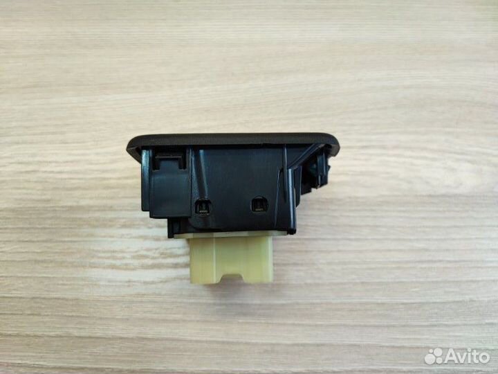 Блок управления стеклоподъемниками Renault Sandero