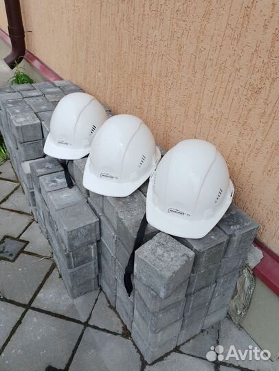 3 каски и 4 жилета