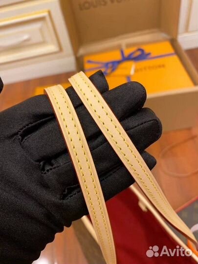 Сумка из канвы Louis Vuitton