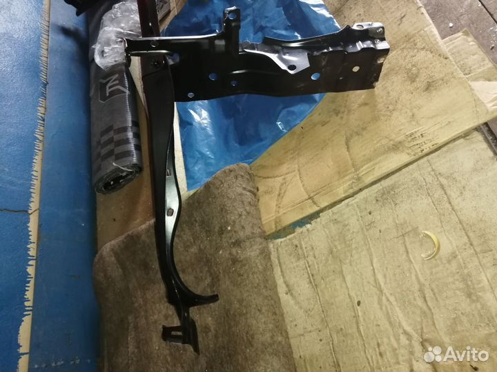 Camry 40 рамка радиатора