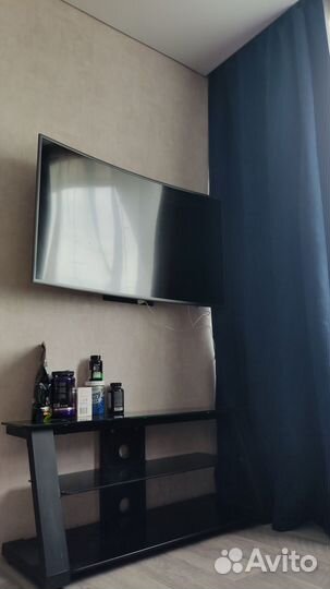 Стеклянная тумба под тв