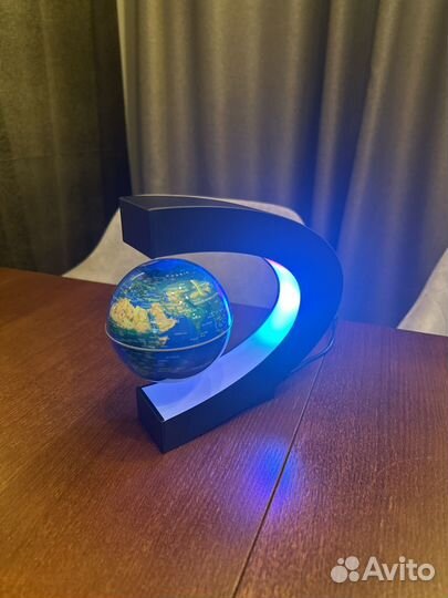 Левитирующий глобус