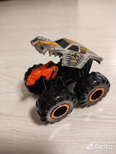 Крутые траки на гигантских колесах