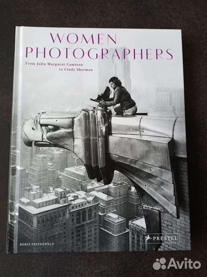 Книга Women photographers в твердой обложке
