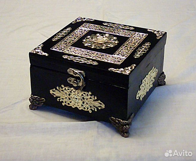 Деревянная шкатулка 