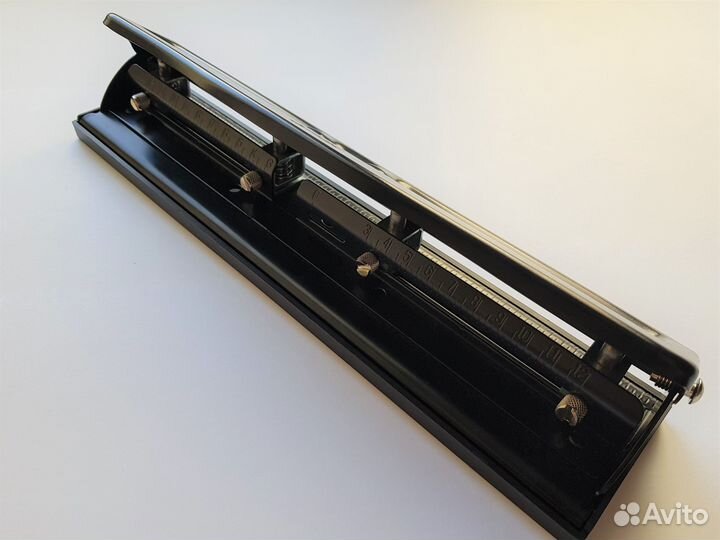 Дырокол на 2-3-4 отверстия Kw-Trio