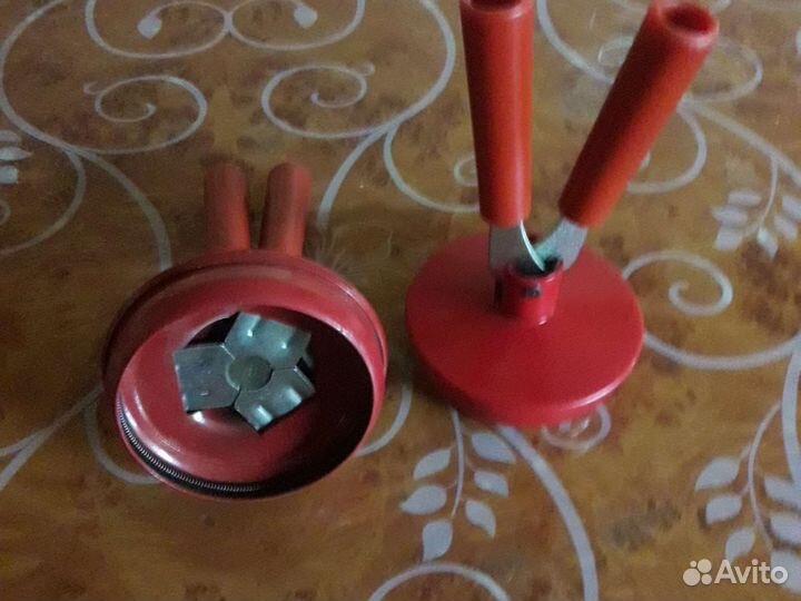 Закаточная машинка для банок жестяных крышек