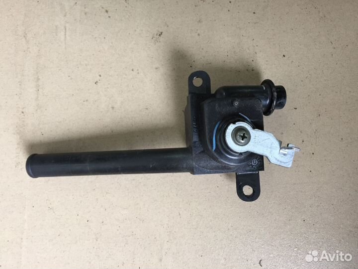 Кран отопителя Mitsubishi Montero Sport 1